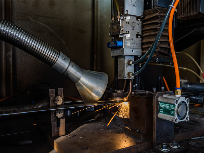 帶鋸床每日運用前要做好哪些保養(yǎng)工作？